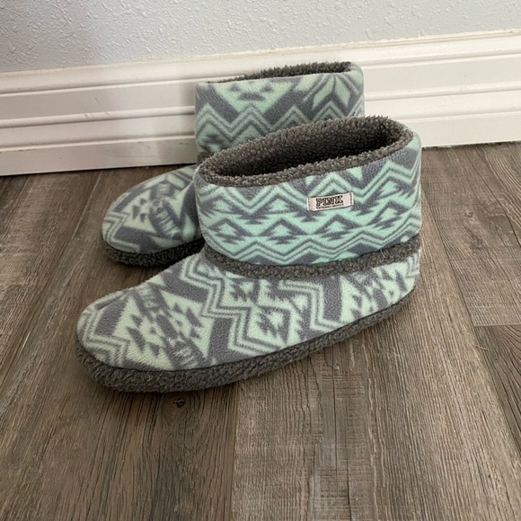 PINK Victoria's Secret 7 Blue Aztec Southwest Print Fuzzy Slippers House Shoes - Picture 1 of 7